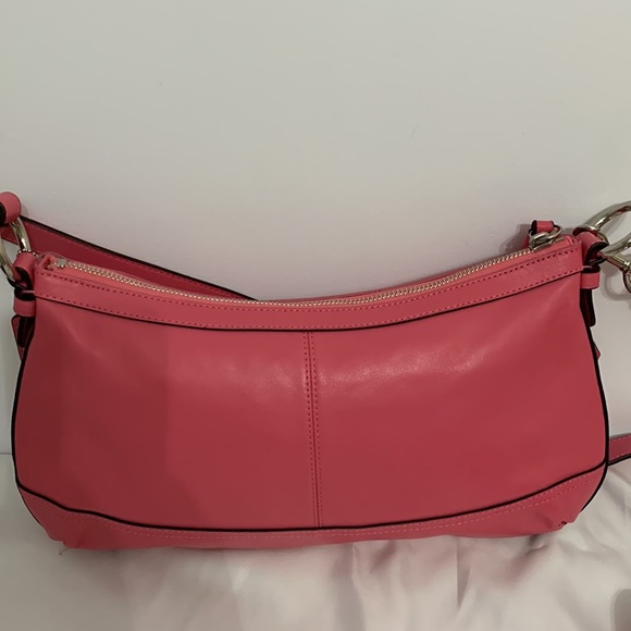 Coach bag with matching wallet and key chain. - Picture 4 of 10